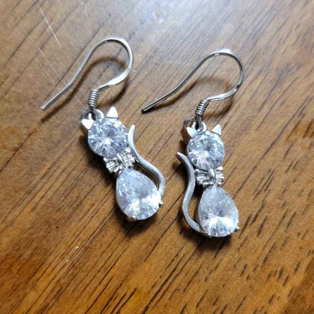 ๐ Cat Dangle Cubic Zirconia Silver Earrings ๐ - Picture 2 of 2